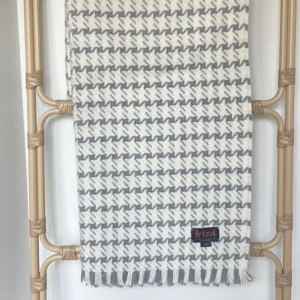 ARTZNL 100% Baby Alpaca Houndstooth Throw Blanket Large Soft Warm Luxury Gray - Picture 12 of 13
